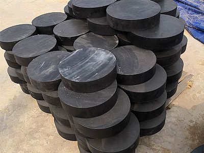 高州市板式橡胶支座由若干层橡胶片与薄钢板经加压硫化